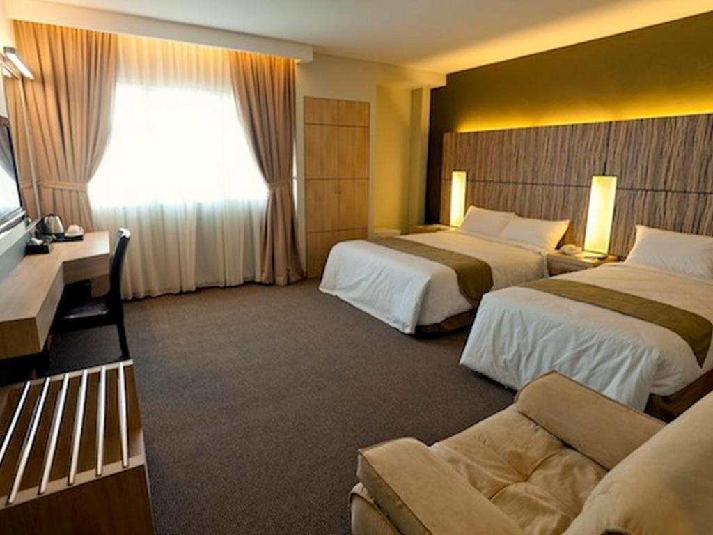 Grand Medallion Hotel Kuching Exterior photo