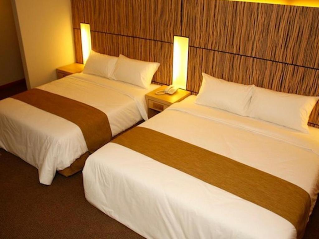 Grand Medallion Hotel Kuching Exterior photo