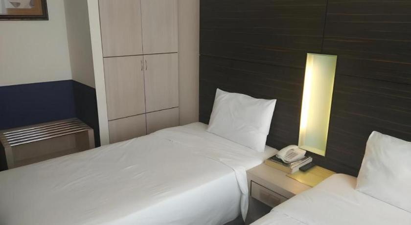 Grand Medallion Hotel Kuching Exterior photo