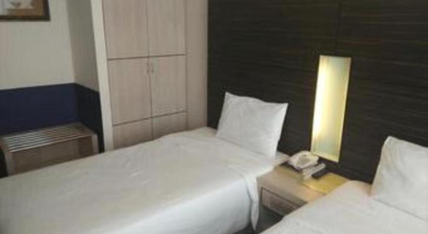Grand Medallion Hotel Kuching Exterior photo