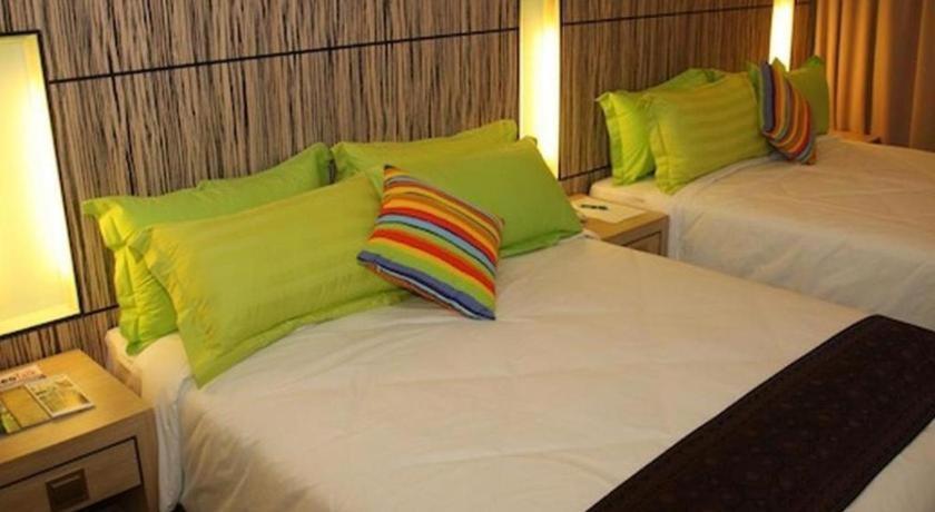 Grand Medallion Hotel Kuching Exterior photo