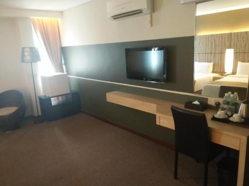 Grand Medallion Hotel Kuching Exterior photo