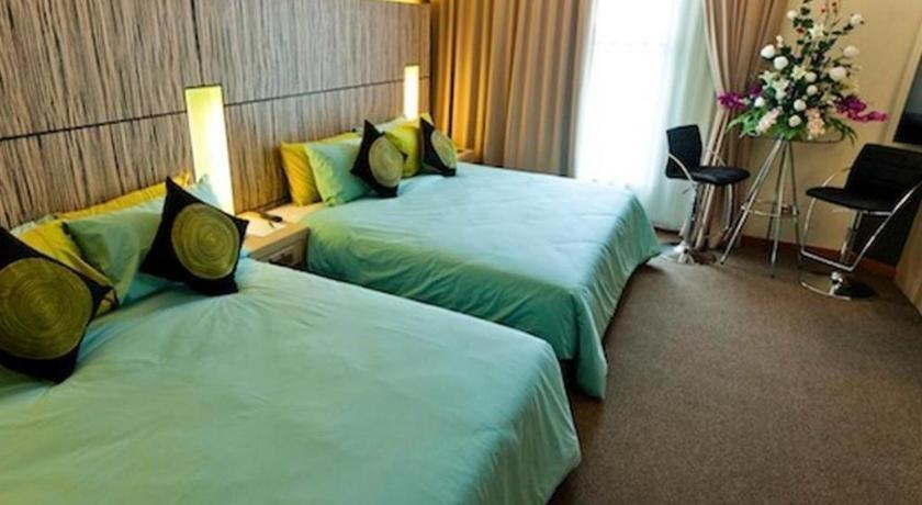 Grand Medallion Hotel Kuching Exterior photo