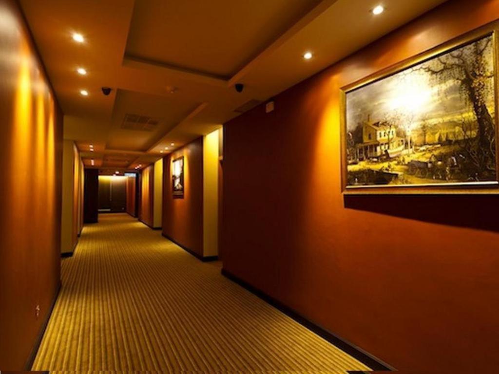 Grand Medallion Hotel Kuching Exterior photo